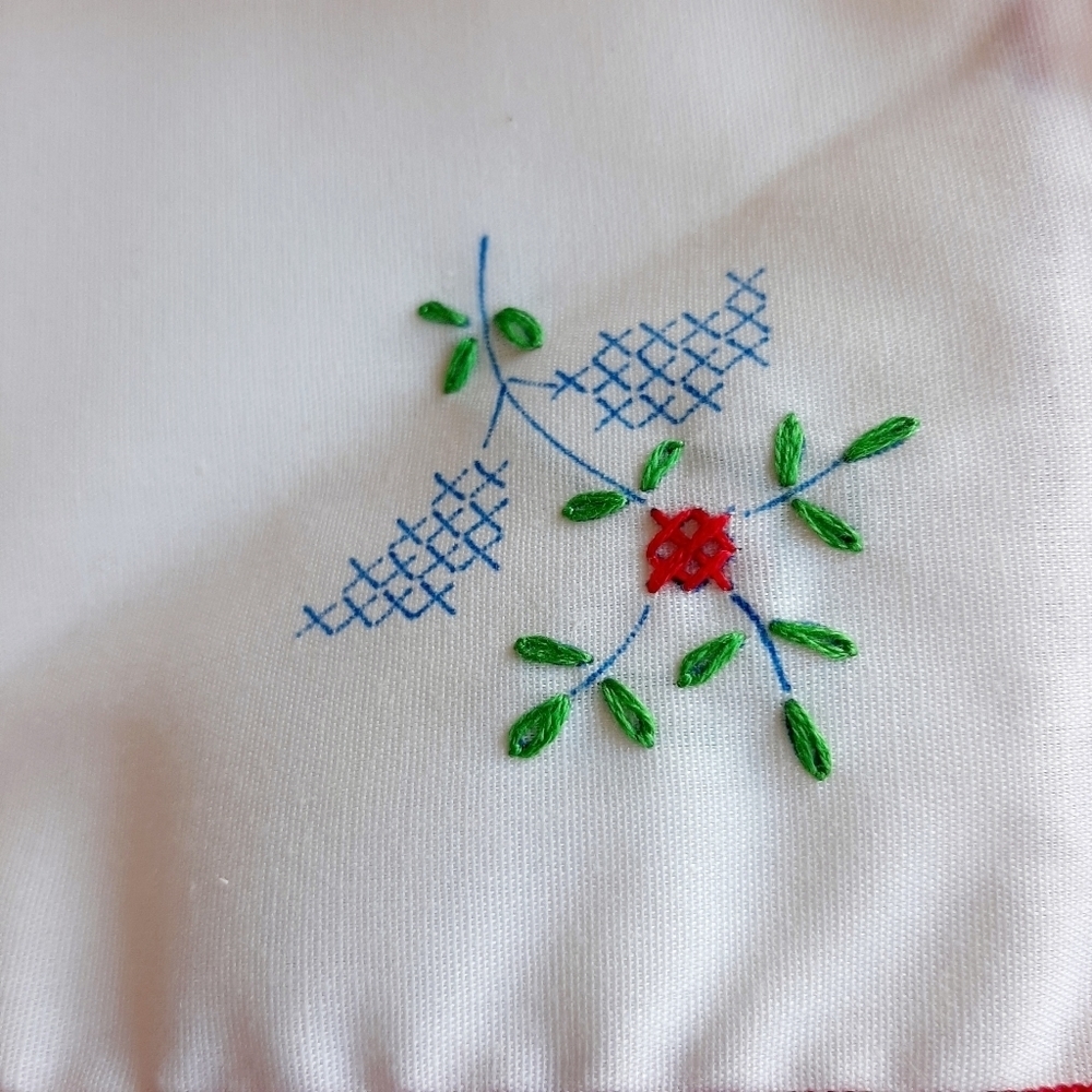SET OF FOUR EMBROIDERED NAPKINS - Picture 2 of 5